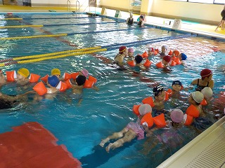 スイミング体験 すみれａ 保育日記 おおやけこども園