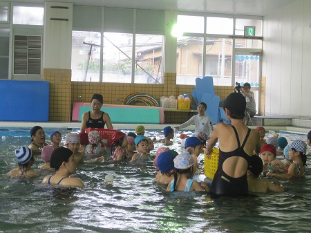 踏水会へスイミング体験へ行ったよ たんぽぽ組 保育日記 おおやけこども園